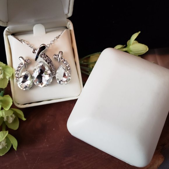 Crystal Necklace/Earring Gift Set - New - Picture 6 of 6